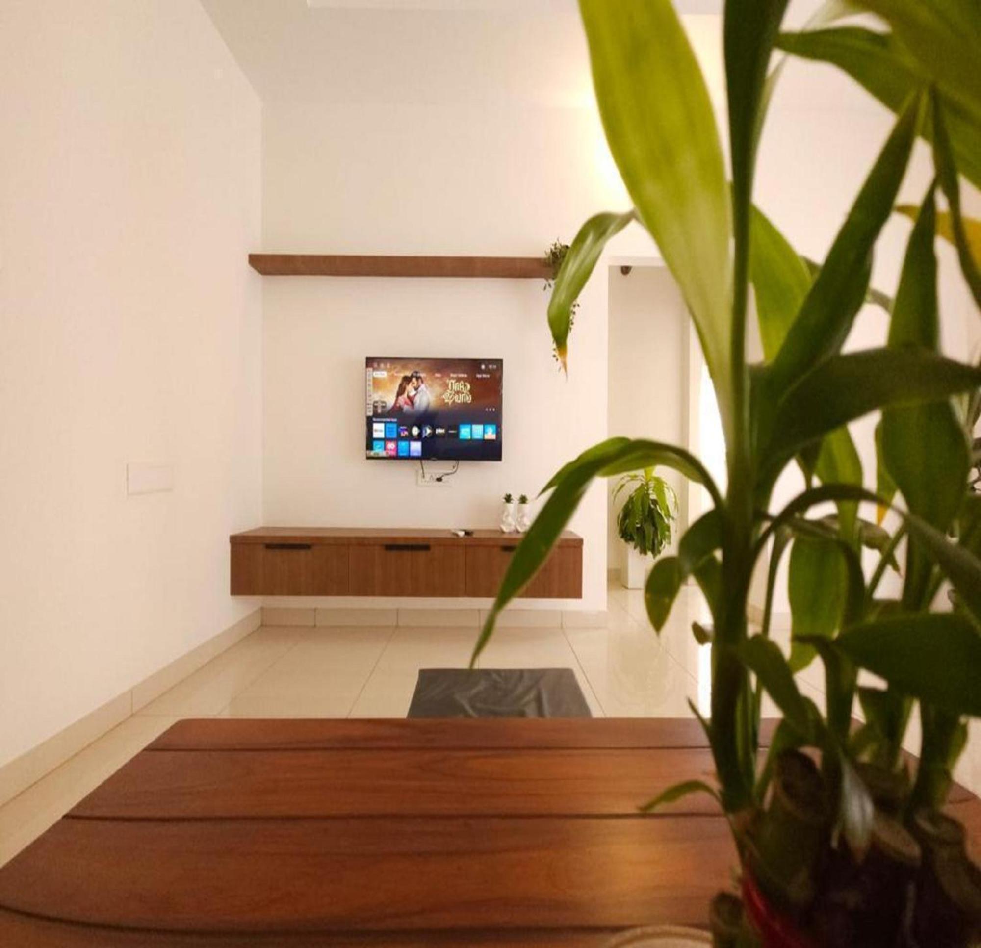 Thulasi Avenue Inn Pollāchi Kültér fotó