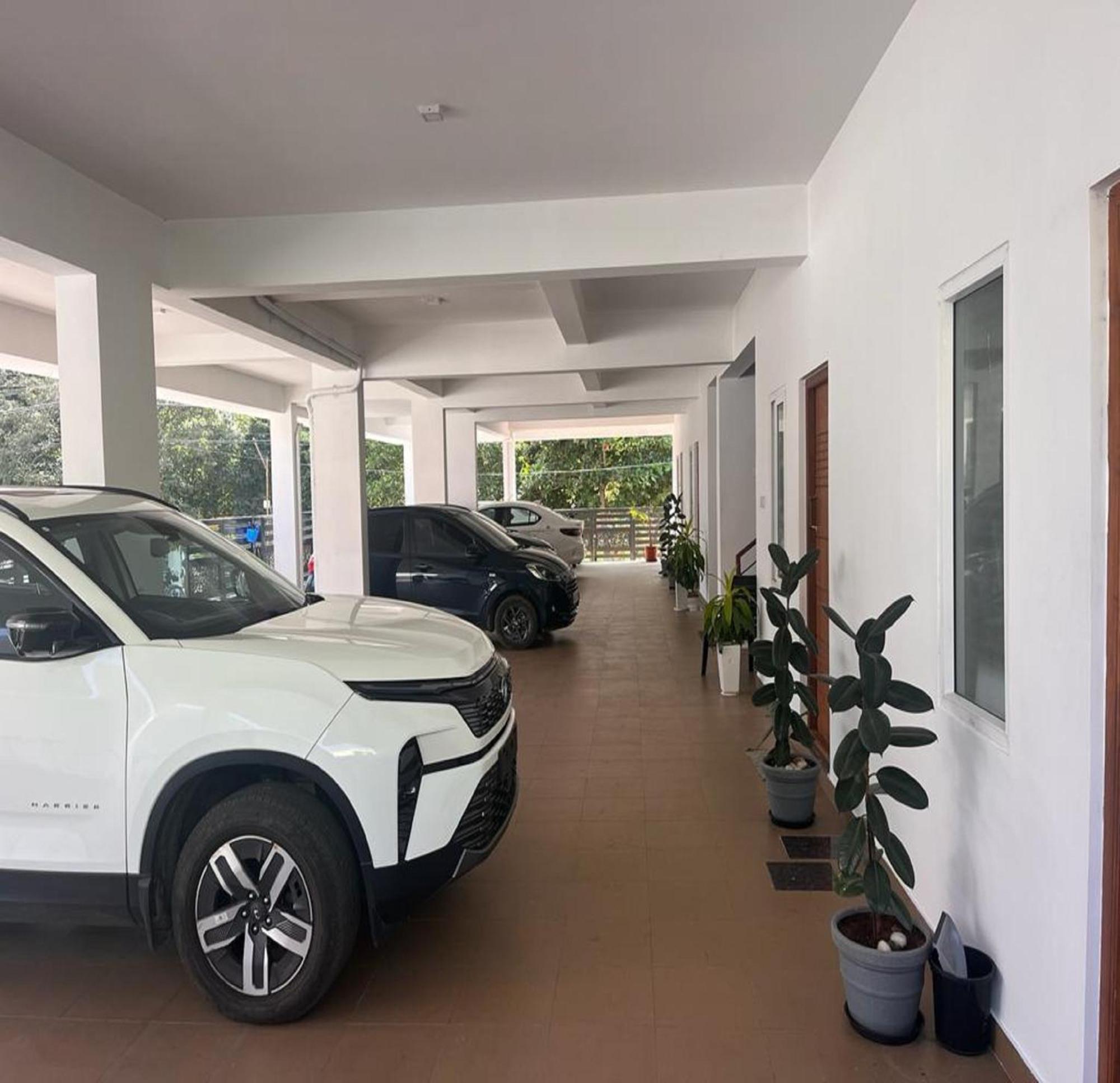Thulasi Avenue Inn Pollāchi Kültér fotó