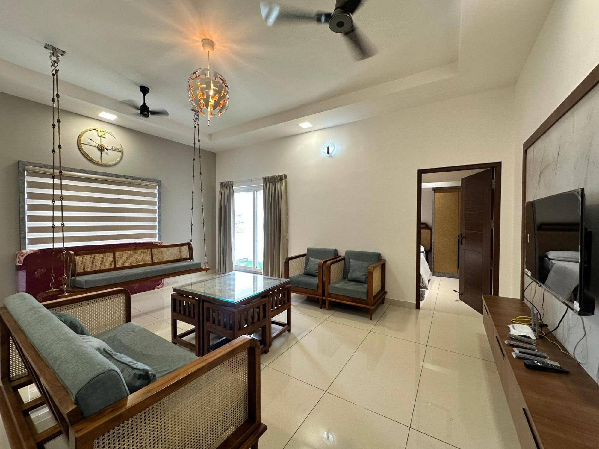 Thulasi Avenue Inn Pollāchi Kültér fotó