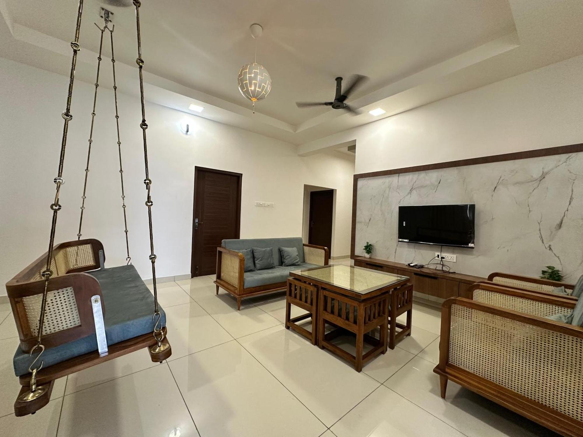 Thulasi Avenue Inn Pollāchi Kültér fotó